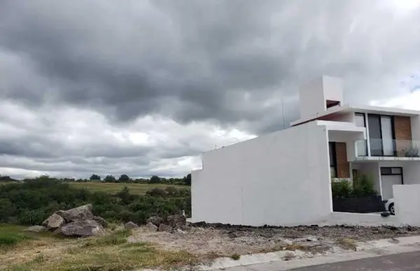 Se Vende Terreno en Grand Juriquilla, 239.70 m2, Vista a la Reserva, ÚNICO !! — foto 1 de 3