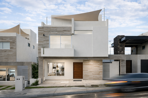 Preciosa Casa en Zibata, Roof Garden, 4 Habitaciones, 3.5 Baños, Jardín, de LUJO