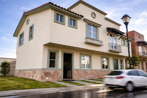 En Venta Casa en Real Solare, Estilo Californiano, 3 Recamaras, 2.5 Baños, Linda — foto 1 de 9