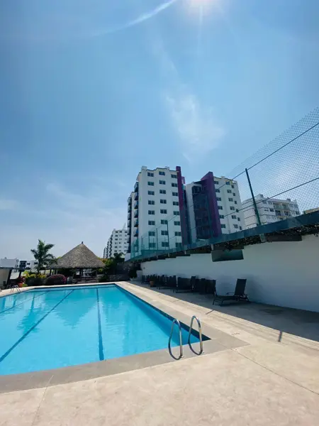 En Venta Departamento en Centro Sur, 3 Recamaras, 3 Baños, Alnberca, 2 Autos.. — foto 1 de 48