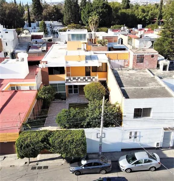 Casa en Venta en El Centro Histórico de Querétaro con Uso de Suelo MIXTO ! — foto 1 de 11