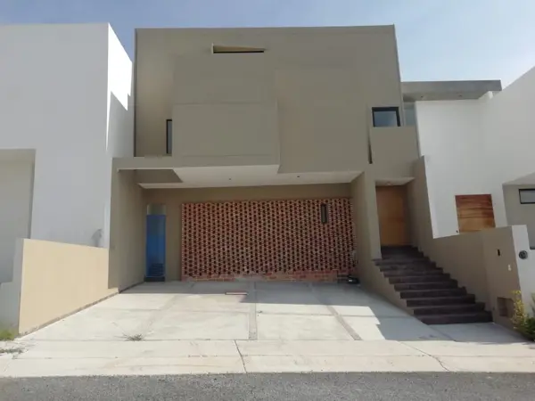 Venta de Casas en Lomas de Juriquilla, 3 Niveles, Doble Altura, Jardín, de LUJO — foto 1 de 26
