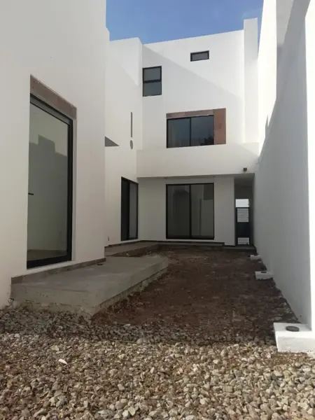 Se Vende Casa en Lomas de Juriquilla, 3 Niveles, Doble Altura, Jardín, de LUJO ! — foto 1 de 25