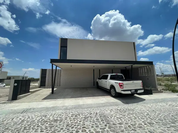 Residencia en Lomas del Campanario, 5 Recamaras, 5.5 Baños, Diseño de Autor — foto 1 de 18