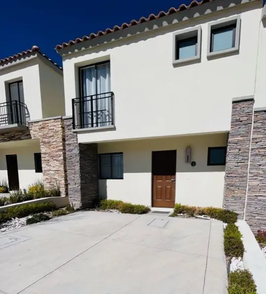 Se Vende Casa en Capital Sur, 3 Recamaras, Jardín, Pasillo Lateral, 2.5 Baños — foto 1 de 21