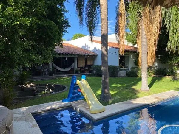 Residencia en Jurica de UNA PLANTA con ALberca, Gran Jardín, T.1000 m2 Residencia en Jurica de UNA PLANTA con ALberca, Gran Jardín, T.1000 m2