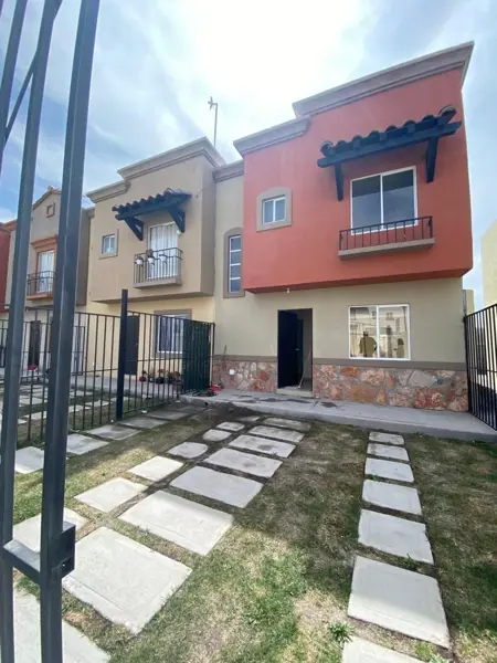 Venta de Casas en Real Solare de 3 Recamaras, 2.5 Baños, Gran Ubicación !! — foto 1 de 18