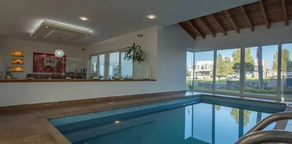 Hermosa Residencia en El Campanario, Alberca Techada, 5 Habitaciones, 7 Autos.. — foto 1 de 20
