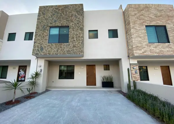 Hermosa Residencia en La Vista Residencial, 3 Niveles, de LUJO !! — foto 1 de 26