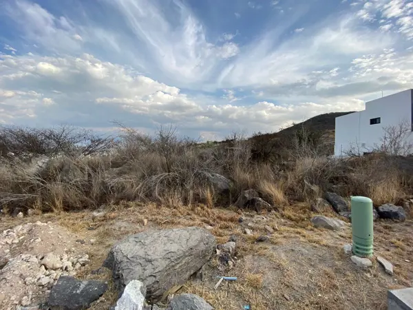 Se Vende Terreno en REAL DE JURIQUILLA de 297 m2, 10 por 28.79, Ubicadisimo !!! — foto 1 de 3