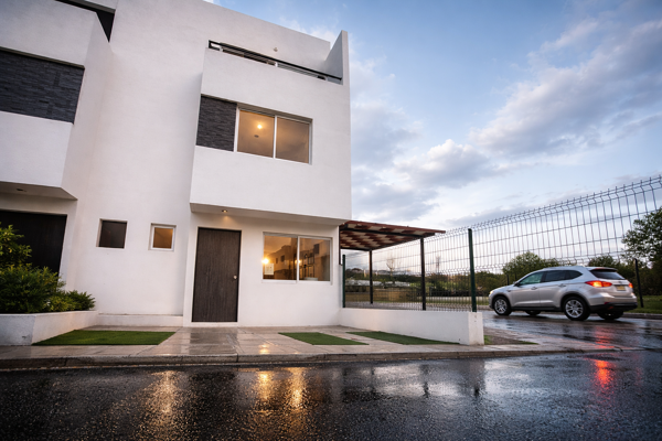 Venta de Casas en Misión del Parque, 3 Recamaras, 2.5 Baños, Jardín, Seguridad — foto 1 de 11