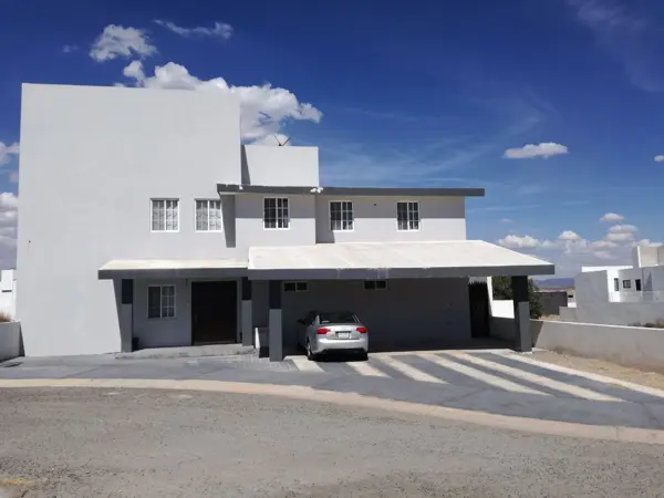 Se Vende Casa en Juriquilla Campestre, 5 Recamaras, Alberca Propia.. — foto 1 de 8