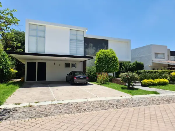 Residencia en El Campanario, Dobles Alturas, Gran Jardín, 4 Habitaciones.. — foto 1 de 47