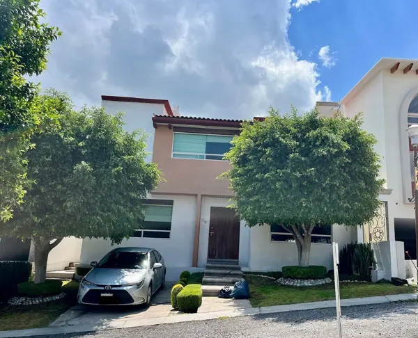 Se Vende Casa en Colinas del Bosque, 3 Recamaras, Jardín, Estudio en PB, 3.5 Bañ Se Vende Casa en Colinas del Bosque, 3 Recamaras, Jardín, Estudio en PB, 3.5 Bañ