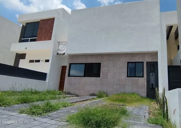 Se Vende Casa en Grand Juriquilla, 3 Recamaras, Jardín, 3.5 Baños, Lujo! — foto 1 de 17