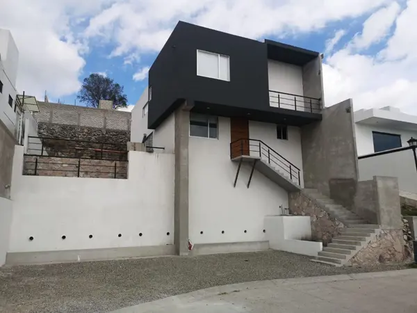 Se Vende Casa en Real de Juriquilla con Alberca Propia, Roof Garden, Jardín.. — foto 1 de 24