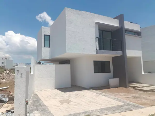 Se Vende Casa en Juriquilla, 3 Recamaras, Jardín, 2.5 Baños, Roof Garden, LUJO! — foto 1 de 40