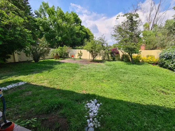 Se Vende Residencia en Jurica, Terreno de 1,000 m2, Gran Ubicación !! Se Vende Residencia en Jurica, Terreno de 1,000 m2, Gran Ubicación !!