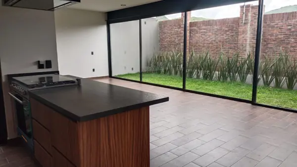 Casa en Venta en Altozano Querétaro, 4ta Recamara en PB, Cto de Servicio, Lujo — foto 1 de 35