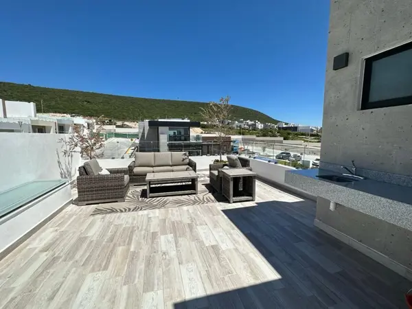 Casas en Venta en El Refugio, Roof Garden, 3 Recamara, 5.5 Baño, Cuarto de Juego — foto 1 de 36
