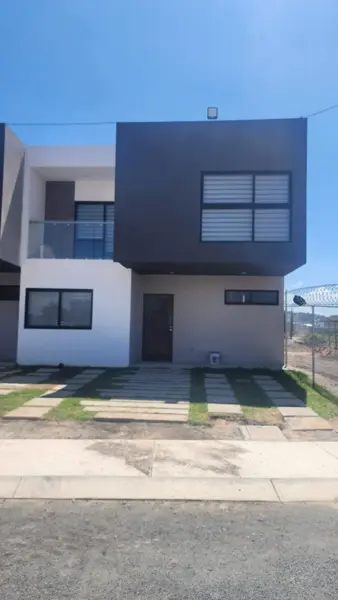 Casas en Venta en Hacienda Carlota, 4ta Recamara en PB, Jardín, LUJO ! — foto 1 de 16
