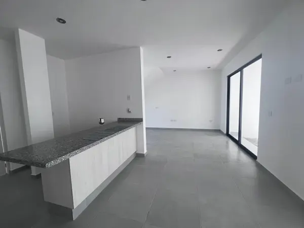 Venta de Casas en Juriquilla San Isidro, 3 Recamaras, Jardín, Seguridad 24.7 — foto 1 de 13