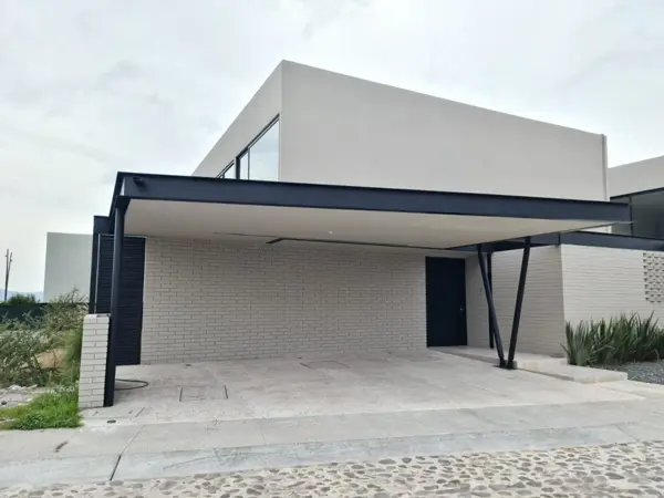 Casa en Venta en Lomas del Campanario, Diseño de Autor, 3 Recamaras, Master Suit — foto 1 de 50