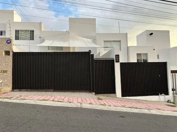 Balcones de las Lomas, Querétaro, Hermosa Casa en Venta. — foto 1 de 13