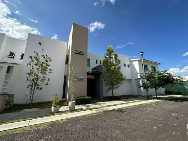 Se Vende Casa en Hacienda Real Tejeda, Gran Ubicación, Estancia Amplias — foto 1 de 25