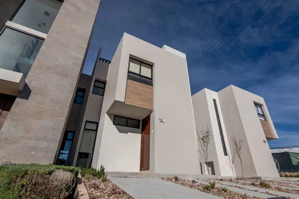 Altos Juriquilla: Estrena Casa de 3 Habitaciones, 2.5 Baños, Alberca, Seguridad — foto 1 de 40