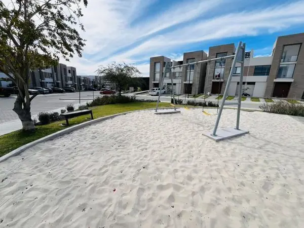 En Venta Casa en Altos Juriquilla, Amplias Amenidades, Hermosa! — foto 1 de 26