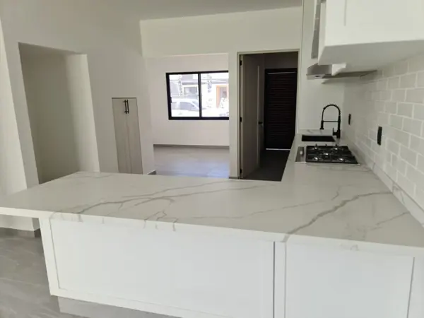 Casa en venta en Cañadas del Arroyo, Corregidora — foto 2 de 33