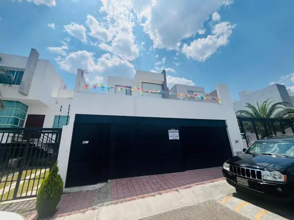 Residencia Exclusiva en Real de Juriquilla: Diseño de Autor — foto 1 de 30