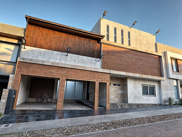 Residencia de Autor en Venta en La Vista Residencial: Lujo y Exclusividad — foto 1 de 29