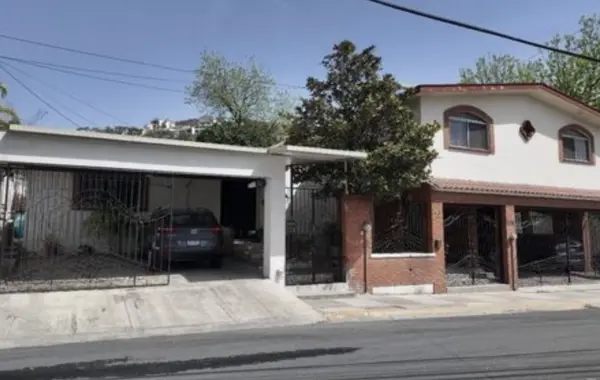Casa en venta, con excelente ubicación