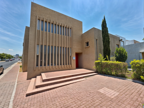 Casa en Venta en El Refugio, Querétaro. 4 Recámaras, una en PB, 4 Autos — foto 1 de 22