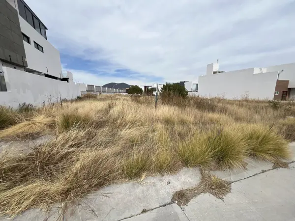 Terreno en Venta en Grand Juriquilla, Querétaro 300 m² | 10 m de frente | 30 m f