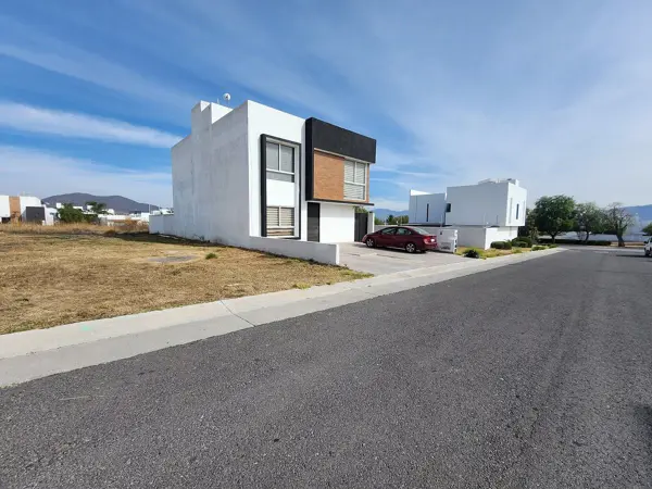 Terreno en venta en Grand Juriquilla, Querétaro 300 m² de superficie