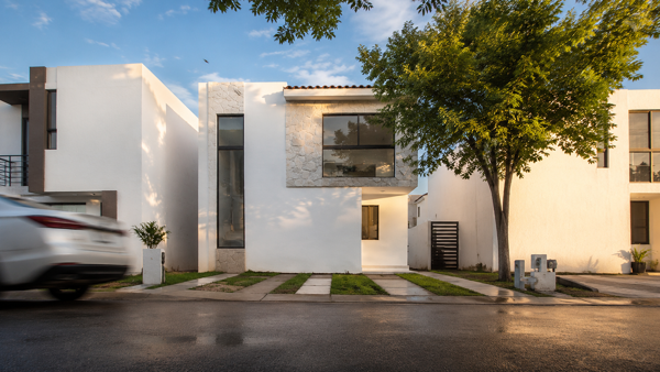 Casa en venta en Ciudad Maderas, 3 Recámaras, uno en PB, Doble Altura, 3 Baños