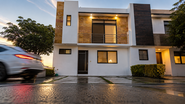 Casa en venta en El Condado, Los Robles - 3 Recámaras, 2.5 Baños, Hermosa !!