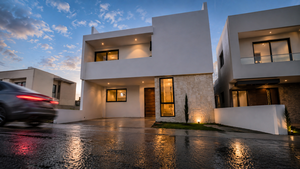 Casa en venta en Zen Life, 3 Recámaras, 4.5 Baños, Estudio en PB, Roof Garden !