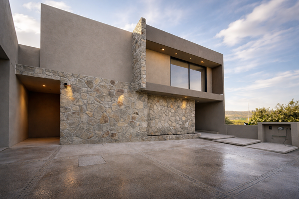 Residencia de Autor en Altozano, 4 Recámaras, Sótano, C.619 m2, Luxury y Premium — foto 1 de 34