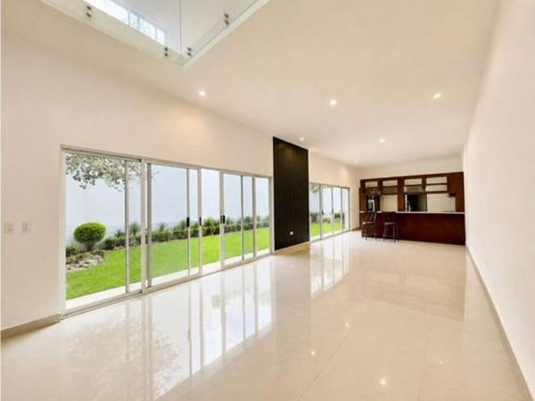 Casa en Venta en Carretera Nacional, Santiago, NL.