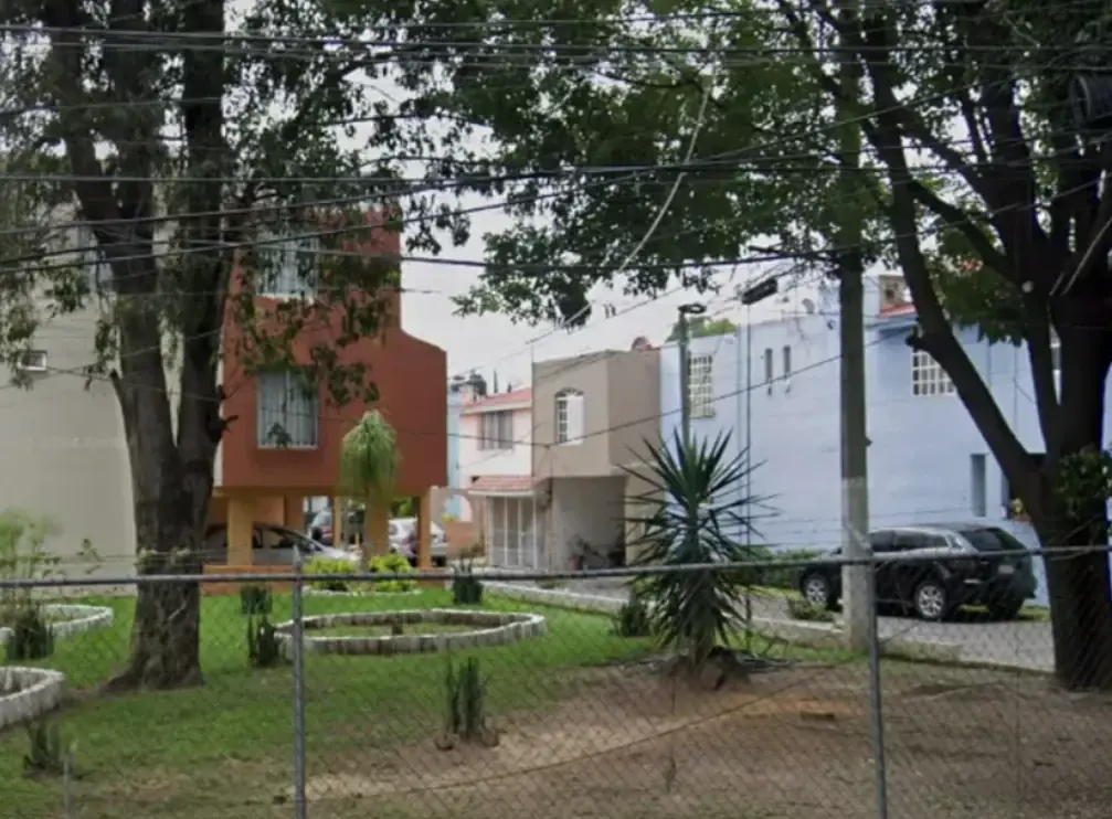 Casa en venta en Parques de Zapopan, Zapopan — foto 1 de 9