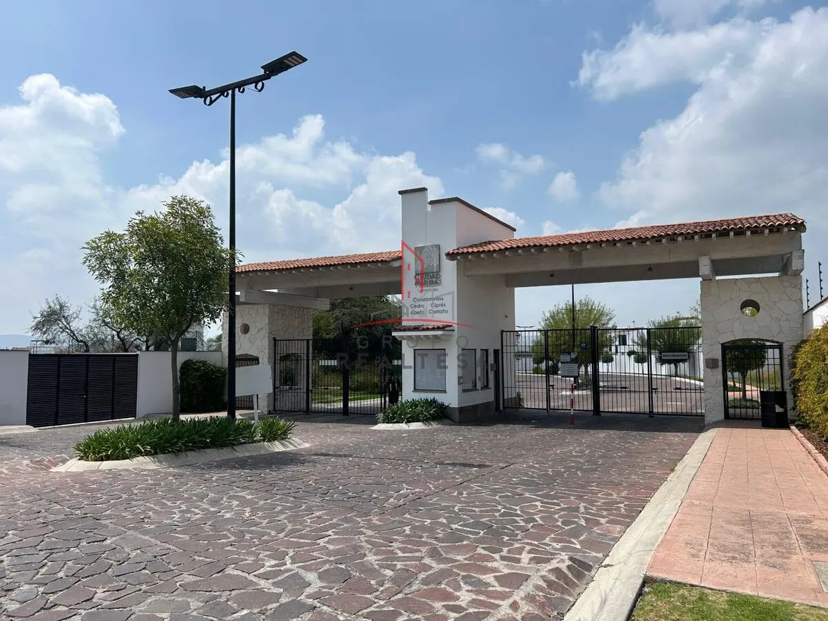 Terreno en venta en Ciudad Maderas Residencial Querétaro, El Marqués — foto 1 de 13