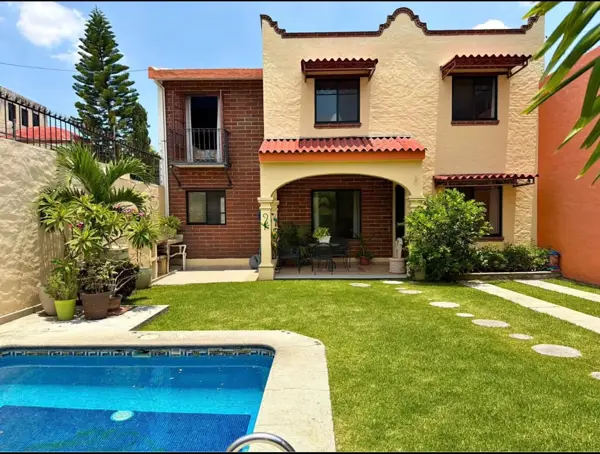 ???Venta de casa en Jiutepec   con alberca y jardín privados
??Ubicada a 3 minutos de Chedraui de Ji