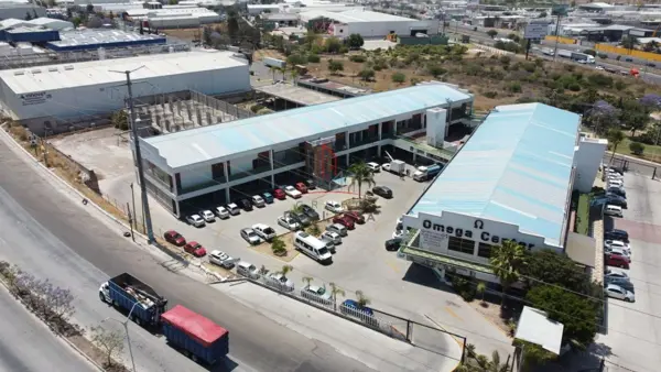 Local Renta Omega Center Plaza Qro 12,000 Frabel R2