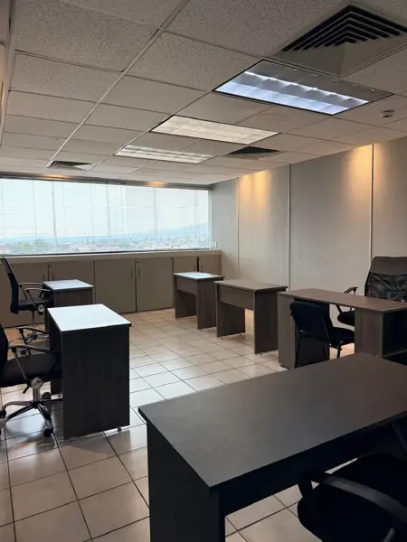 Oficina Ejecutiva Equipada | Espacio Privado para 6 Personas lista para trabajar