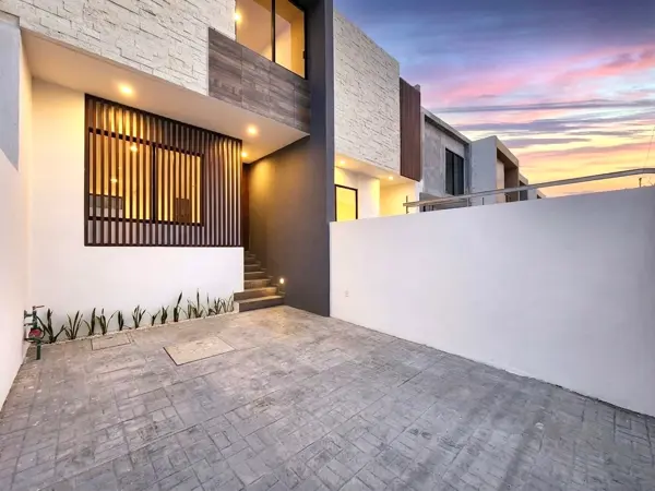 VENDO CASA A UNAS CUADRAS DE LA AVENIDA CANDIDO AGUILAR