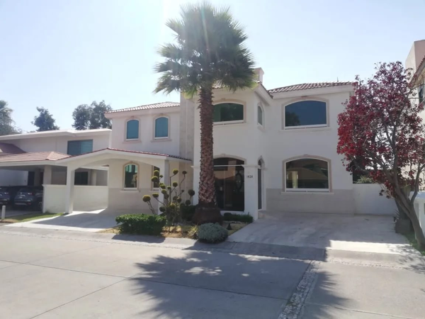 Casa en Venta / Renta en La Vista Country Club con recamara en Planta Baja